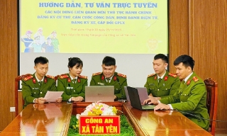 Công an xã Tân Yên livestream hướng dẫn thủ tục hành chính cho người dân